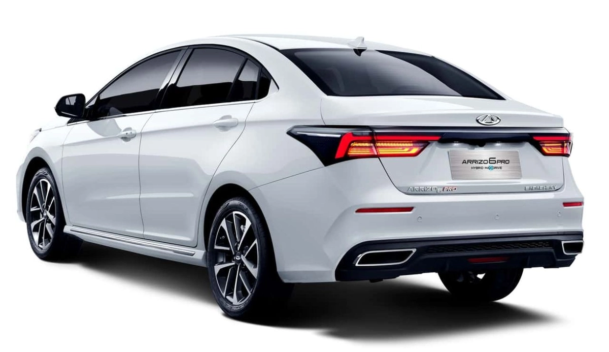 Sedan médio passa a contar com equipamentos de série que já tinha na linha de SUVs Tiggo