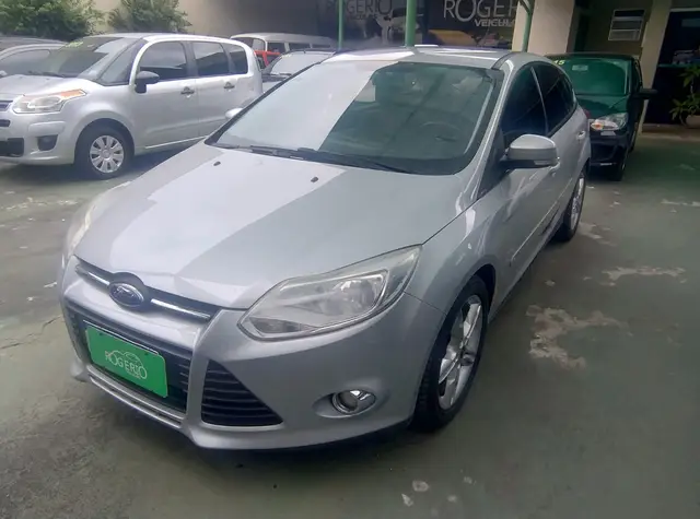 Carro Ford Focus Hatch 2015 SE Plus 2.0 16V PowerShift