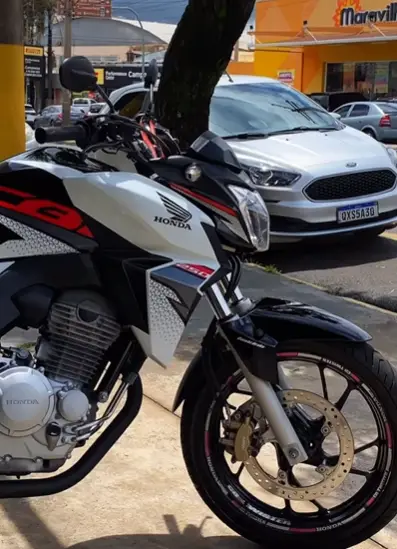 Moto Honda CB 250F Twister 2019 Standard
