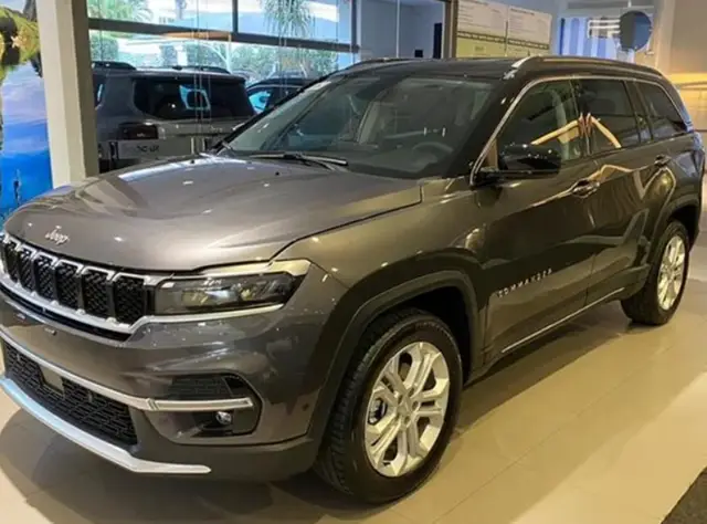 Carro Jeep Commander 2025 Longitude 1.3 T270