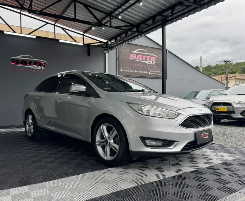 Ford Focus Sedan SE 2.0 PowerShift