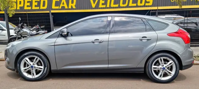 Carro Ford Focus Hatch 2014 SE Plus 2.0 16V PowerShift