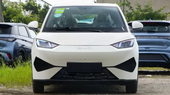 Subcompacto elétrico ganhou visual com uma pegada mais minimalista
