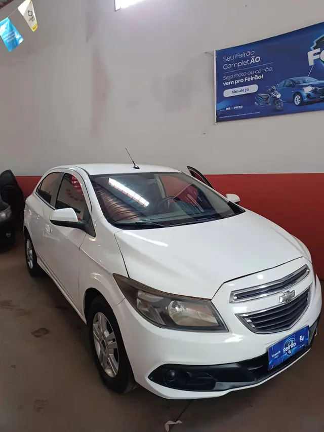 Carro Chevrolet Onix 2014 1.0 LT SPE/4