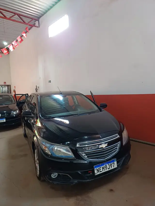 Carro Chevrolet Onix 2014 HATCH LTZ 1.4 8V FlexPower 5p Mec.