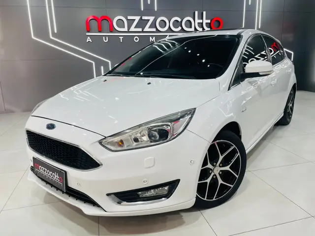 Carro Ford Focus Hatch 2017 Titanium 2.0 PowerShift