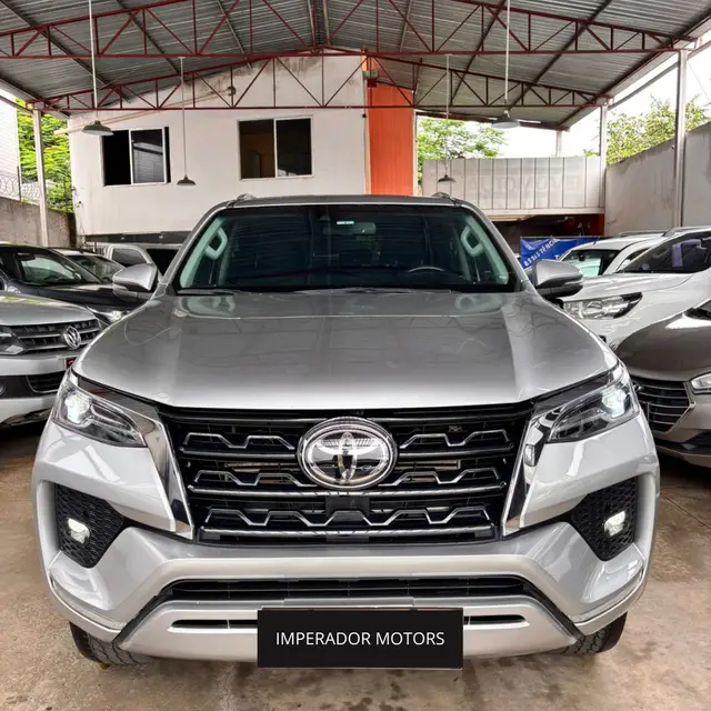 Carro Toyota SW4 2021 SRX 2.8 turbodiesel 7L 4x4 (Aut)