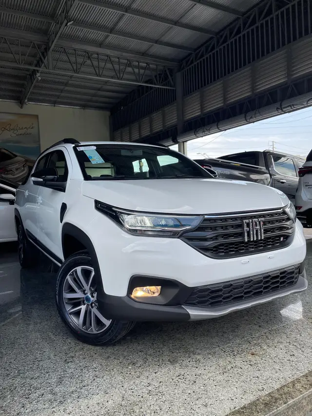 Carro Fiat Strada 2025 Volcano 1.3 Flex 8V CD Aut.