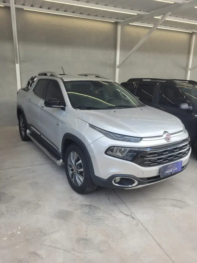 Carro Fiat Toro 2019 Volcano 2.0 diesel AT9 4x4