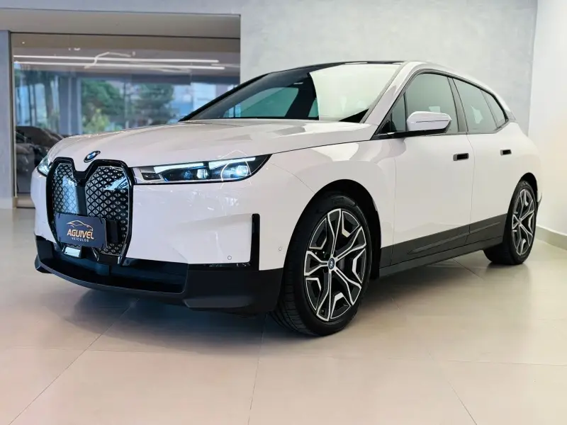 BMW xDrive40 (Aut.) (Elétrico)