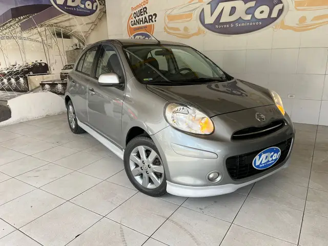 Carro Nissan March 2013 1.6 16V SR (Flex)