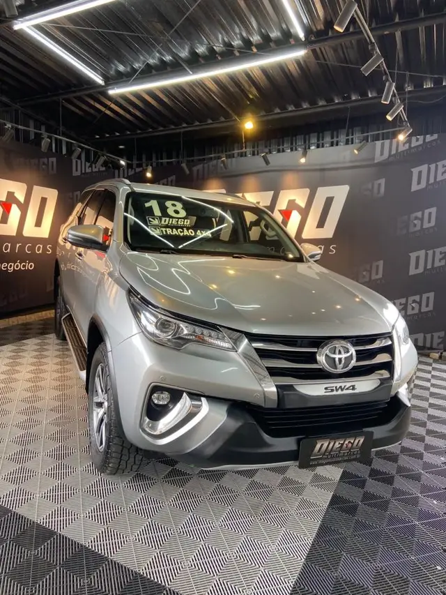 Carro Toyota SW4 2018 2.8 TDI SRX 7L 4x4 (Aut)