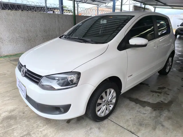 Carro Volkswagen Fox 2014 1.6 VHT Highline (Flex)