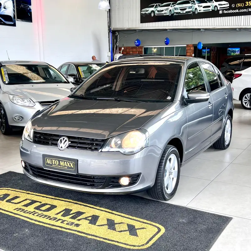 Volkswagen Polo Sedan 1.6 8V (Flex)