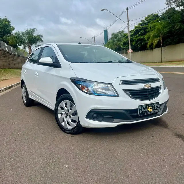 Carro Chevrolet Onix 2016 1.4 LT SPE/4 (Aut)