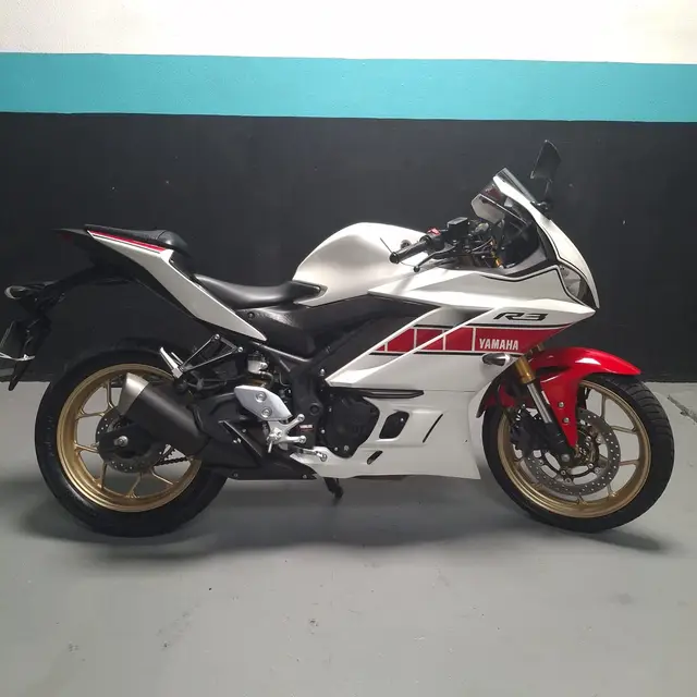 Carro Yamaha YZF R3 2023 World GP 60th Anniversary Edition