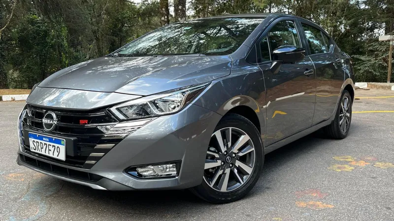 Nissan Versa SR 2025: pontos positivos e negativos do sedã compacto