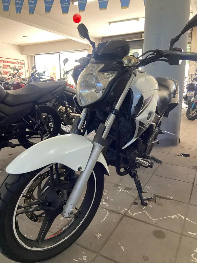 Moto Yamaha YS 250 Fazer 2015 Racing Blue