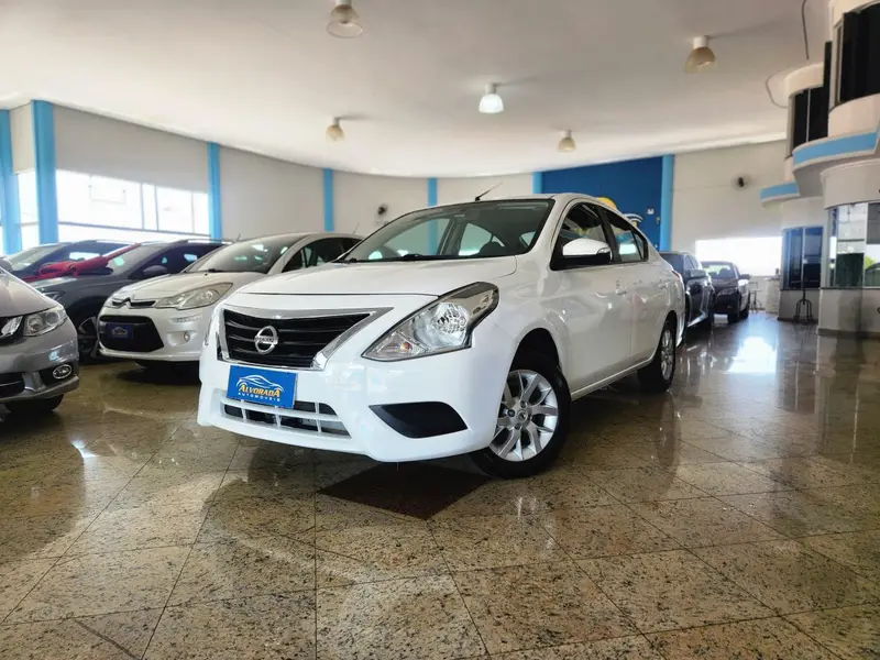Nissan Versa 1.6 16V SV (Flex)