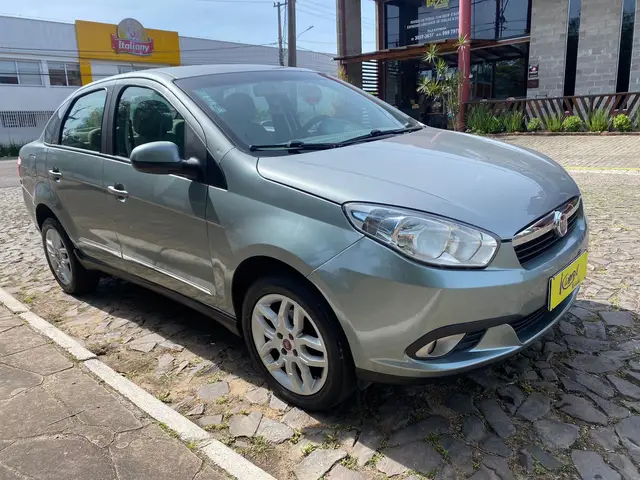 Carro Fiat Grand Siena 2015 ESSENCE ITALIA 1.6 Flex 16V