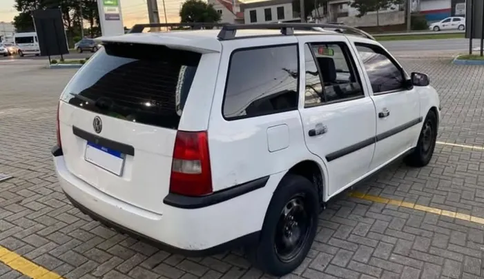 Perua já vem com cela no bagajeiro e tem sob o capô o conhecido motor AP 2000