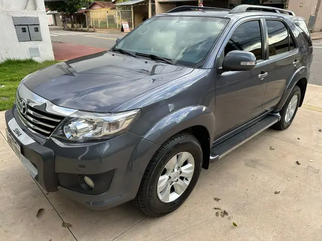 Carro Toyota Hilux SW4 2014 2.7 4x2 SR