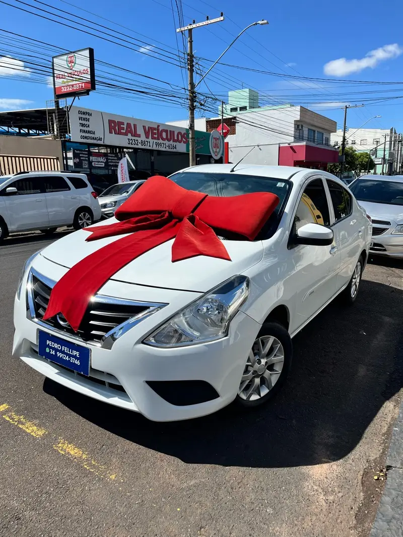 Nissan Versa 1.6 16V SV (Flex)