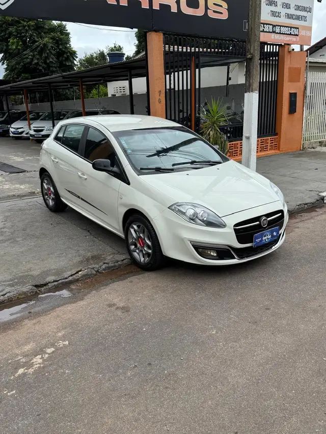Carro Fiat Bravo 2016 BlackMotion 1.8 16V (Flex)
