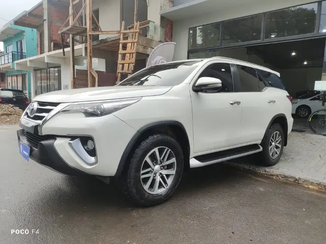 Carro Toyota SW4 2016 2.8 TDI SRX 5L 4x4 (Aut)