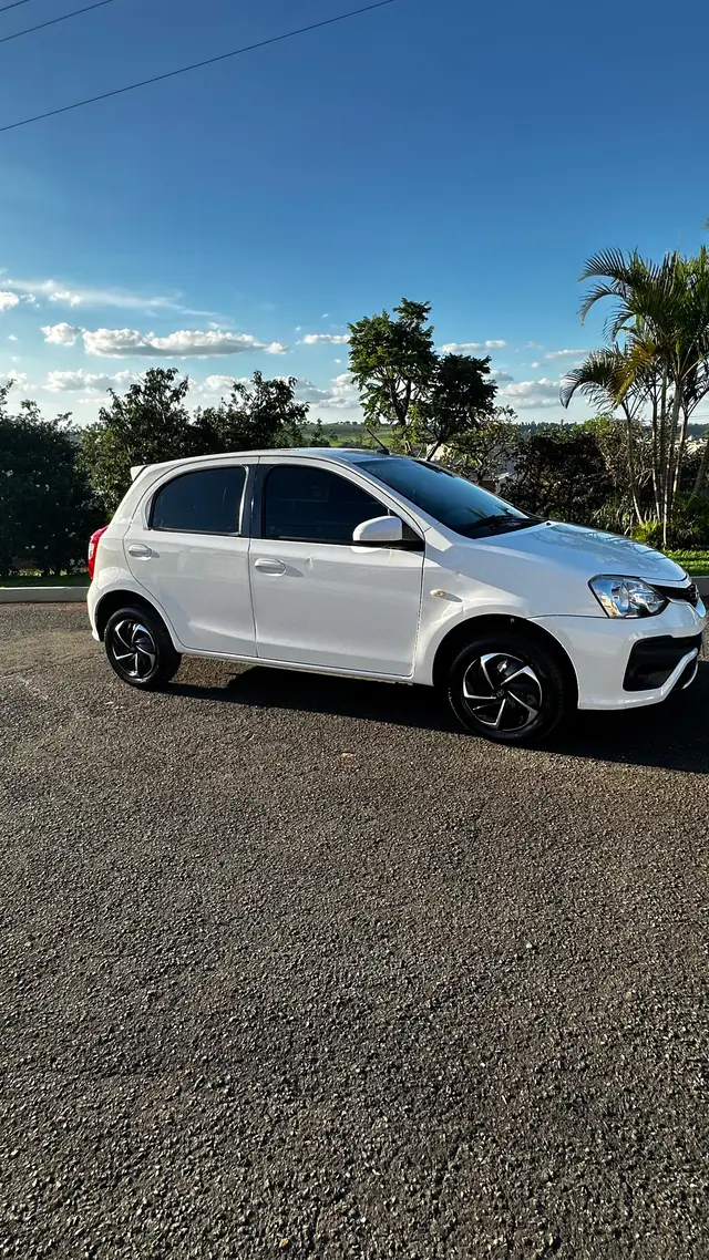 Carro Toyota Etios 2018 XS 1.5 (Flex)