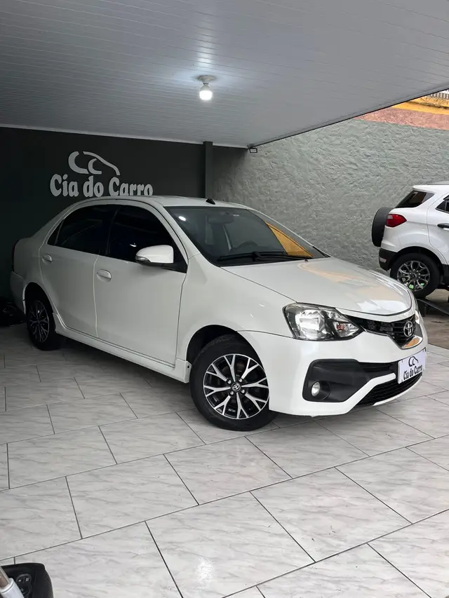 Carro Toyota Etios Sedan 2018 Platinum 1.5 (Aut) (Flex)