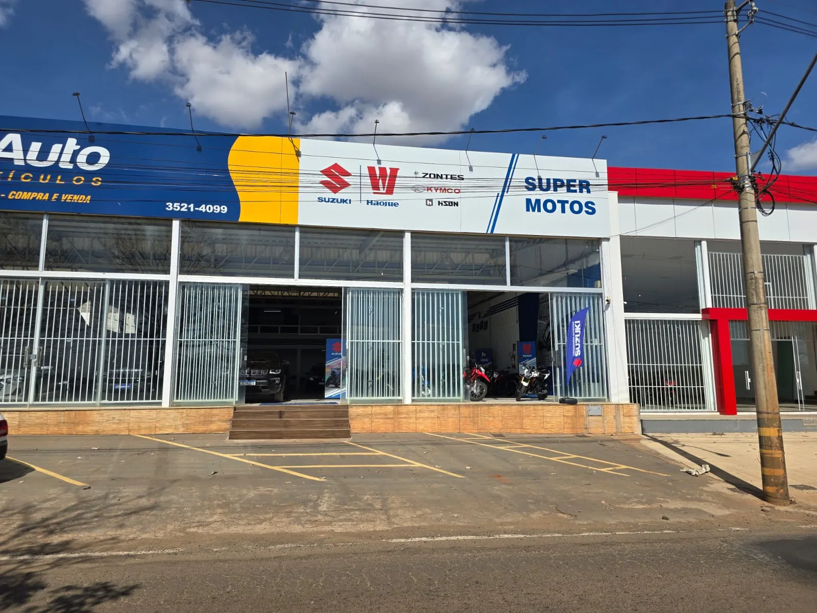 Fachada da loja SUPER AUTO MOTOS LTDA - Passos - MG