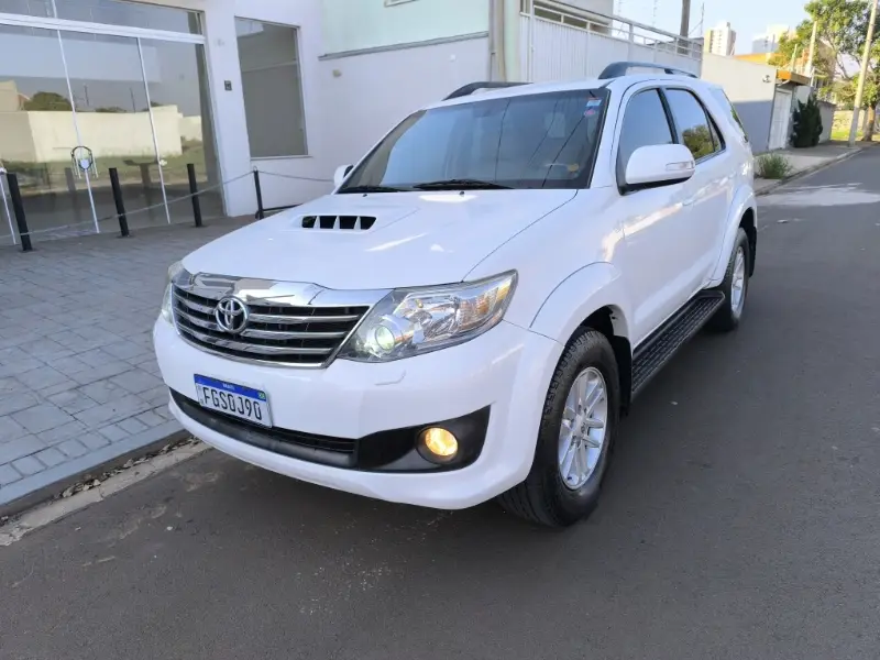 Toyota Hilux SW4 SRV 3.0 TDI 4X4 (5 Lugares)
