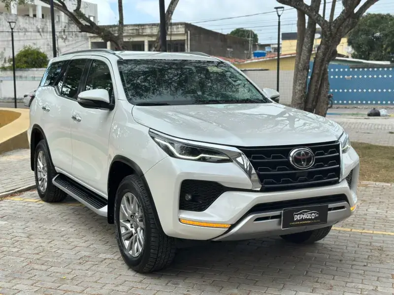 Toyota SRX 2.8 turbodiesel 7L 4x4 (Aut)