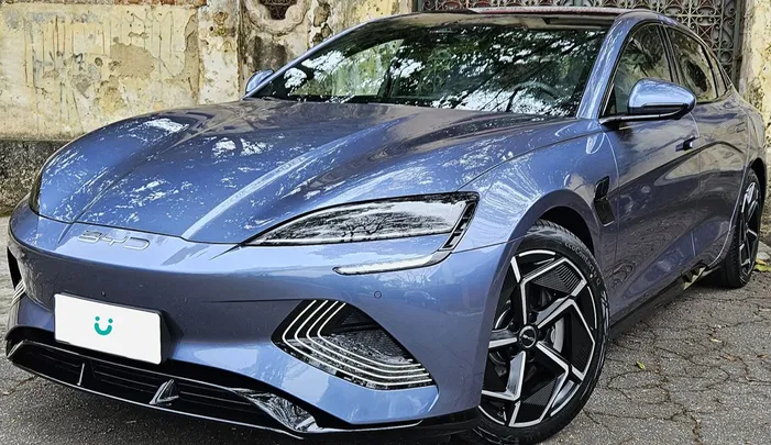 Sedan elétrico impressiona no visual e no desempenho de Porsche, mas tem seus defeitos