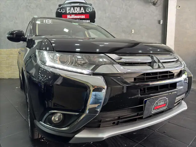 Carro Mitsubishi Outlander 2018 Comfort 2.0 16V (Aut)