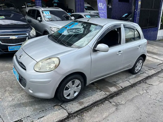 Carro Nissan March 2013 1.0 16V (Flex)