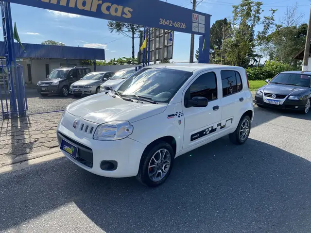 Carro Fiat Uno 2015 Vivace Italia 1.0 8V (Flex) 4p