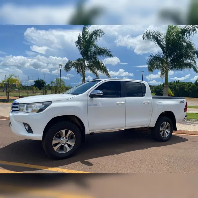 Carro Toyota Hilux Cabine Dupla 2016 Hilux 2.8 TDI SRV CD 4x4 (Aut)