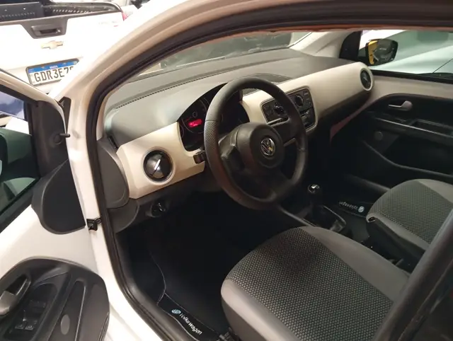 Carro Volkswagen Up! 2015 1.0 12v E-Flex move up! 4p