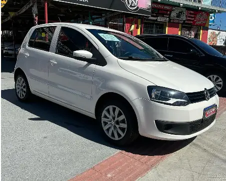 Carro Volkswagen Fox 2014 1.0 TEC (Flex) 4p