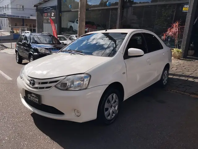 Carro Toyota Etios 2014 XS 1.5 (Flex)