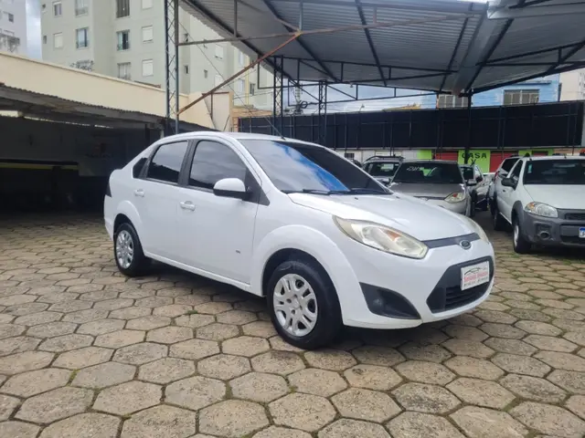 Carro Ford Fiesta Sedan 2014 SE 1.6 Rocam (Flex)