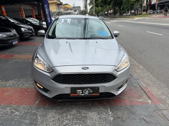 Carro Ford Focus Sedan 2017 SE 2.0 PowerShift