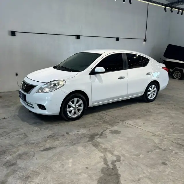 Carro Nissan Versa 2013 1.6 16V SL (Flex)