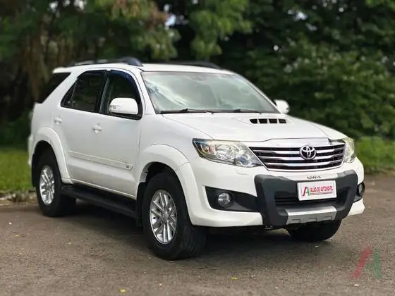 Carro Toyota Hilux SW4 2013 SRV 3.0 TDI 4X4 (5 Lugares)