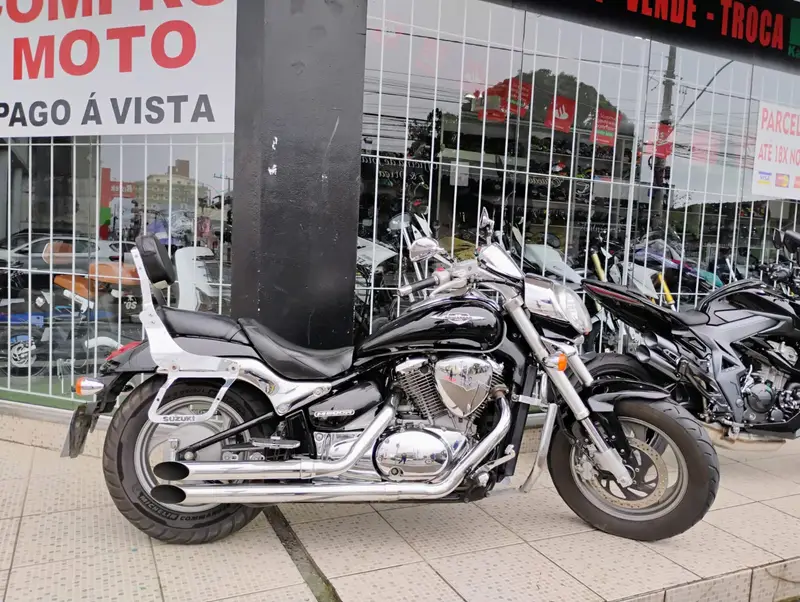 Suzuki Boulevard M800