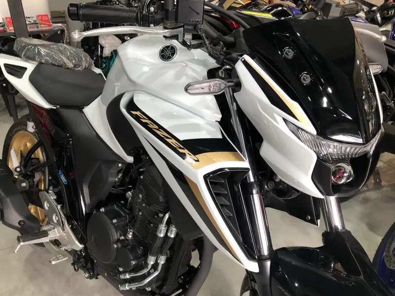 Yamaha Fazer FZ25 Connected