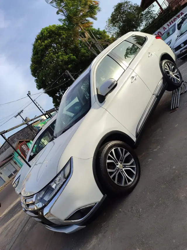 Carro Mitsubishi Outlander 2018 Comfort 2.0 16V (Aut)