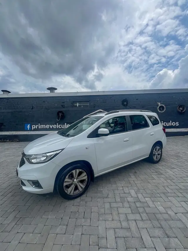 Carro Chevrolet Spin 2023 Premier 1.8 (Aut.)